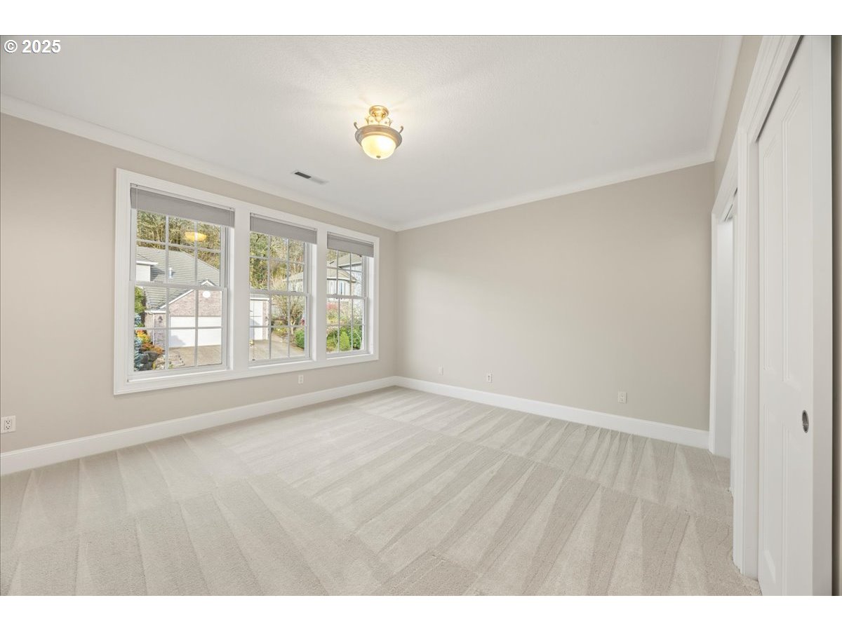 9228 NW MCKENNA DR, Portland, OR, 97229