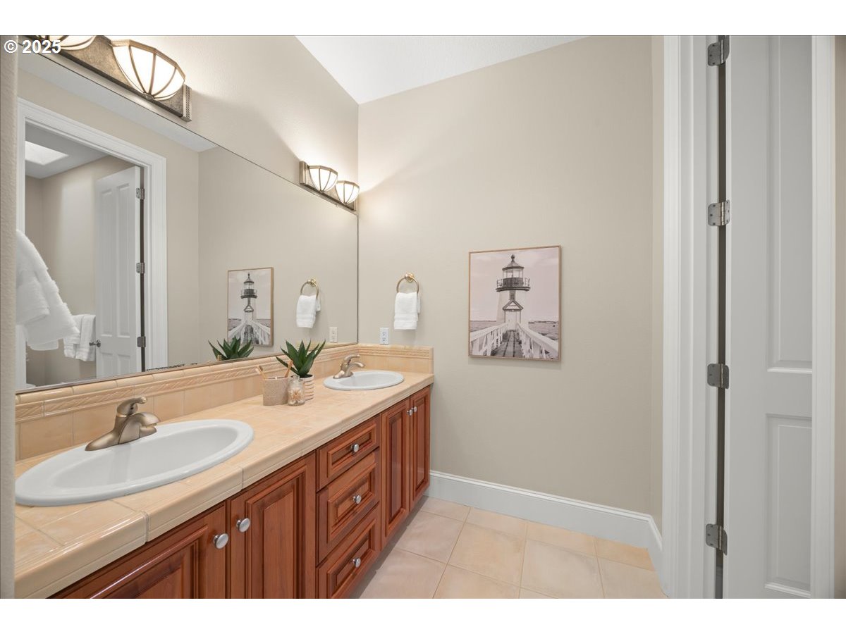 9228 NW MCKENNA DR, Portland, OR, 97229