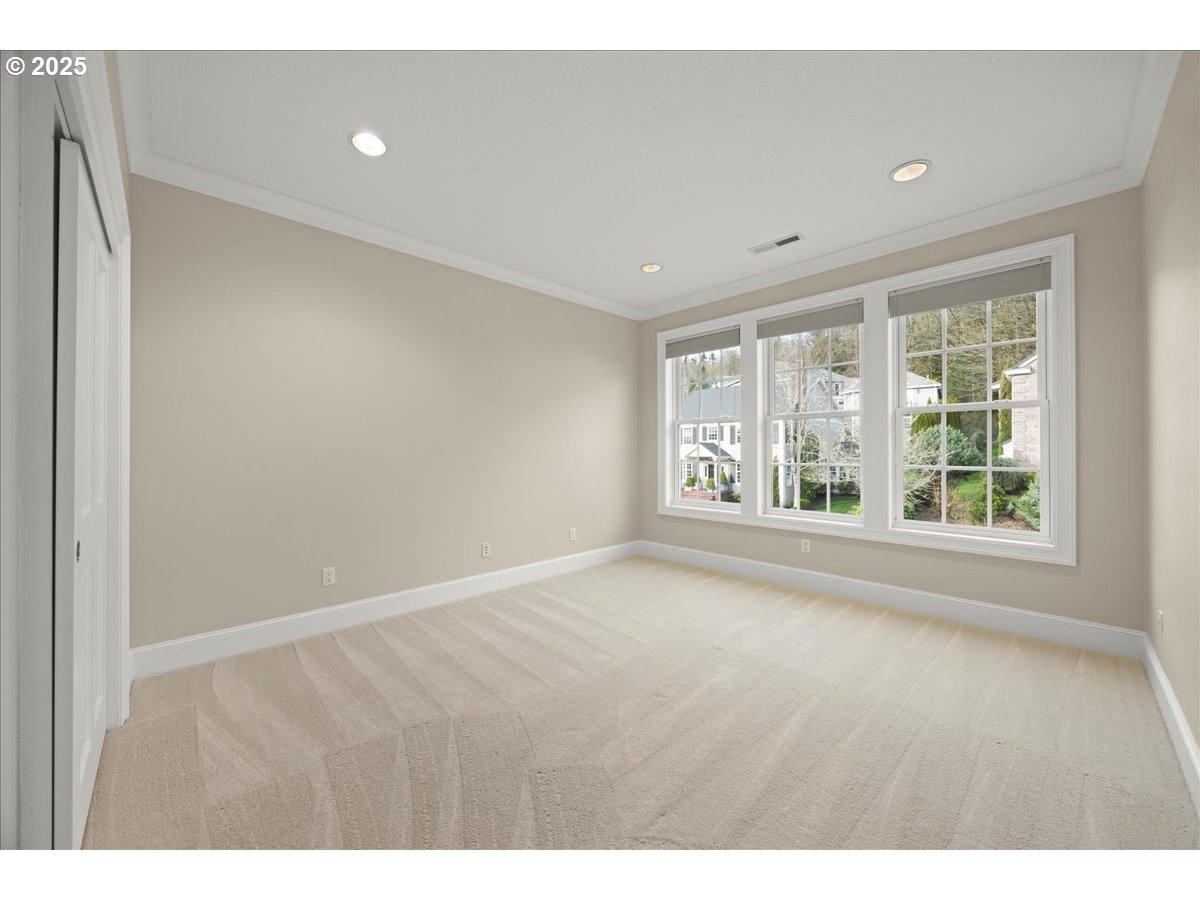 9228 NW MCKENNA DR, Portland, OR, 97229