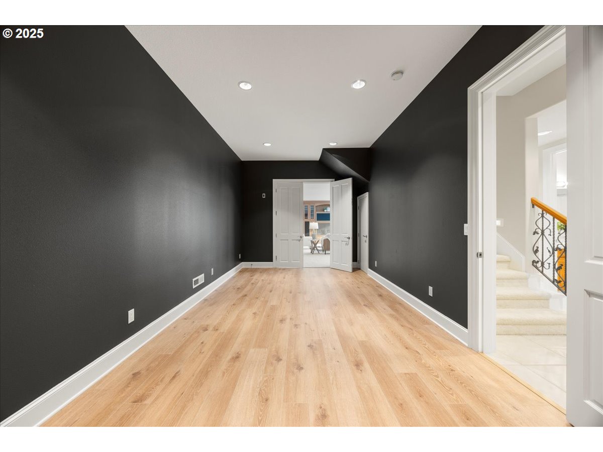 9228 NW MCKENNA DR, Portland, OR, 97229