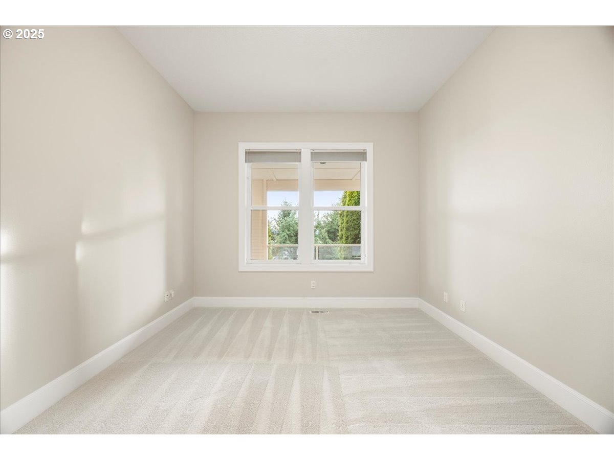 9228 NW MCKENNA DR, Portland, OR, 97229