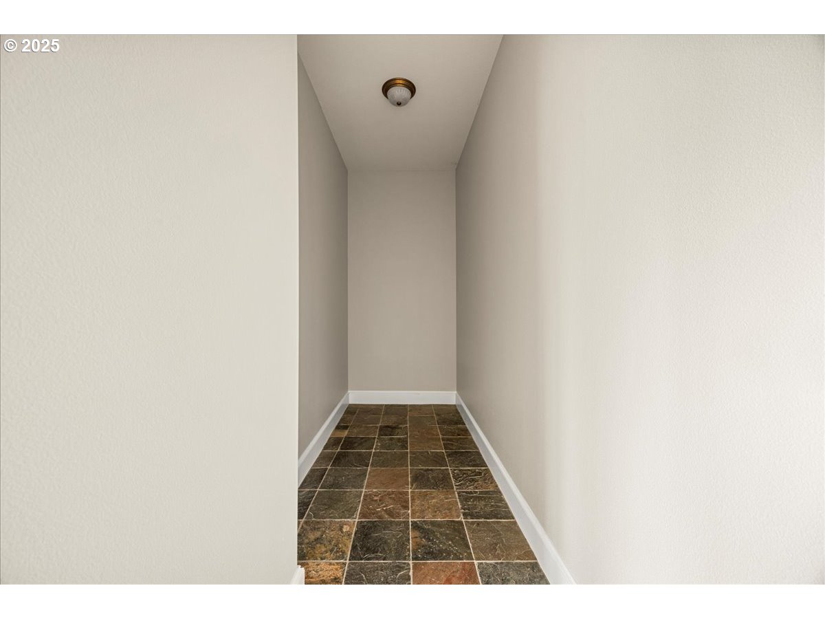 9228 NW MCKENNA DR, Portland, OR, 97229