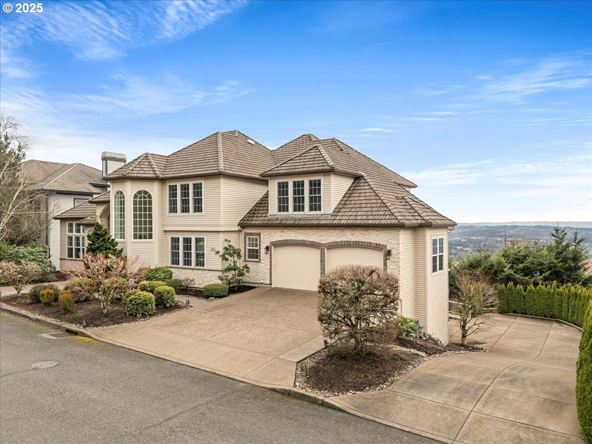 9228 NW MCKENNA DR, Portland, OR, 97229