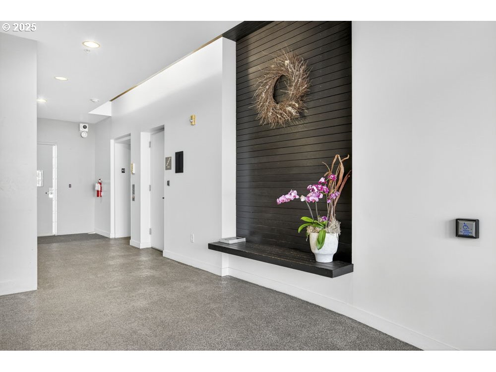 Photo #3: 636418953 Listing 
