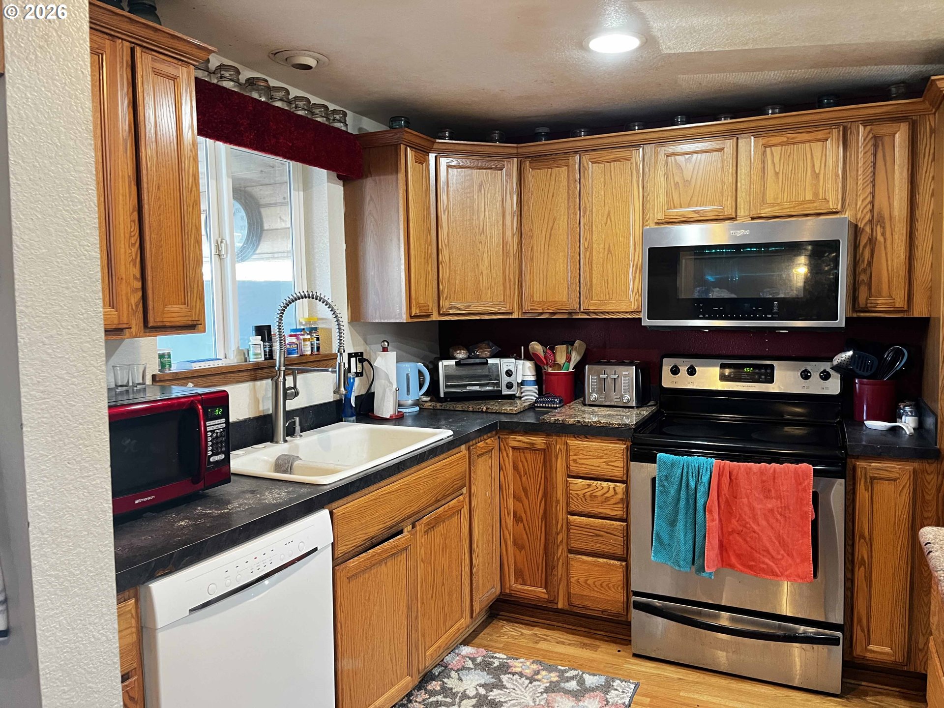 1890 37TH ST, Florence, OR, 97439