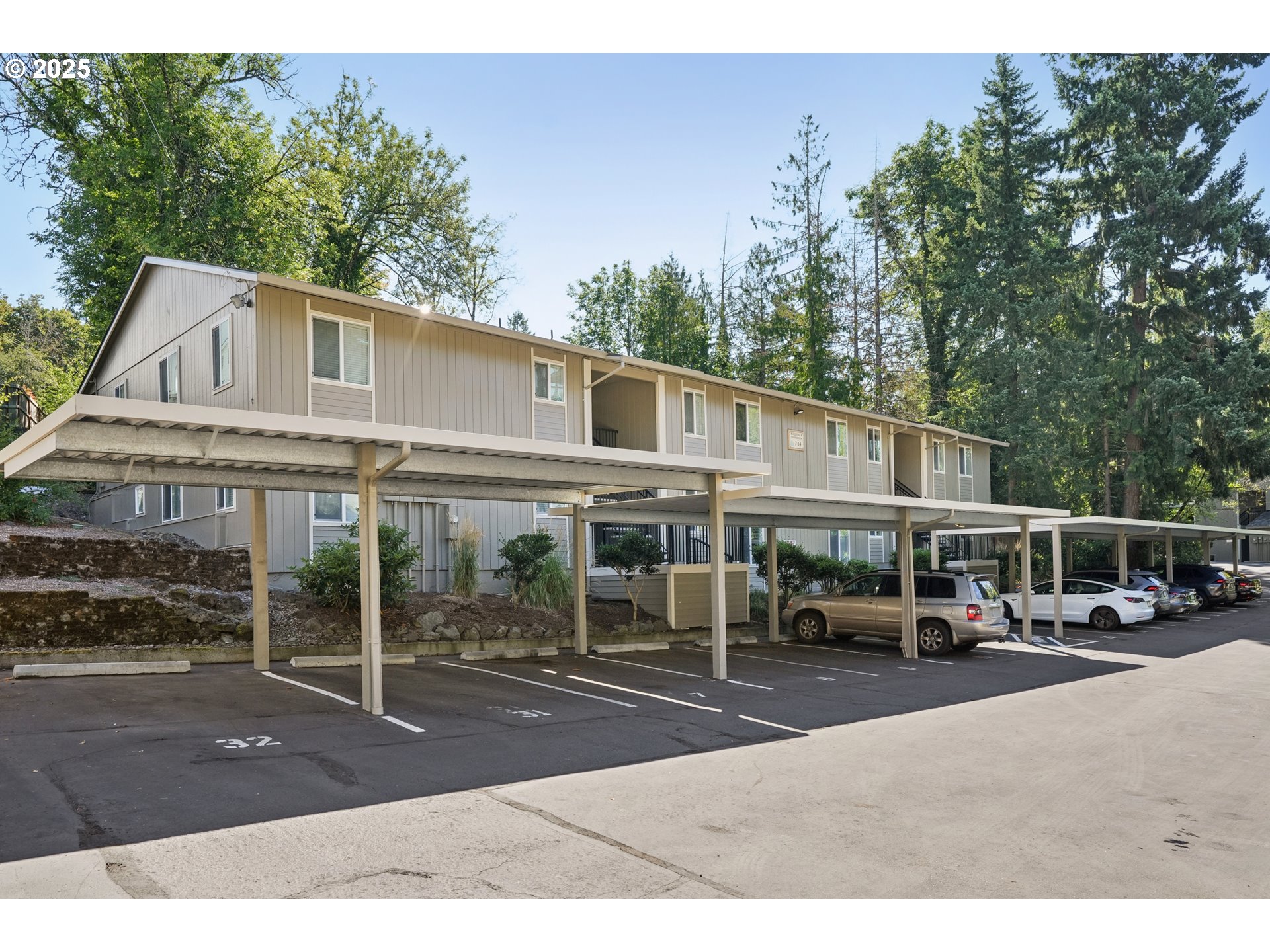 Photo #2: 641917932 Listing: Photo #2