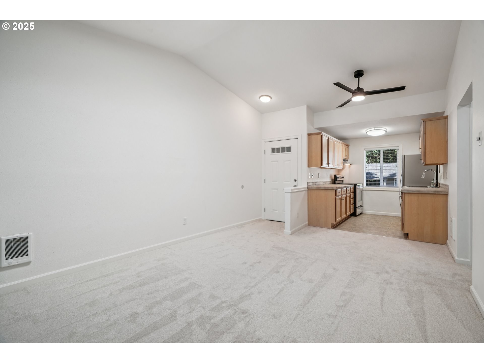 Photo #4: 641917932 Listing: Photo #4