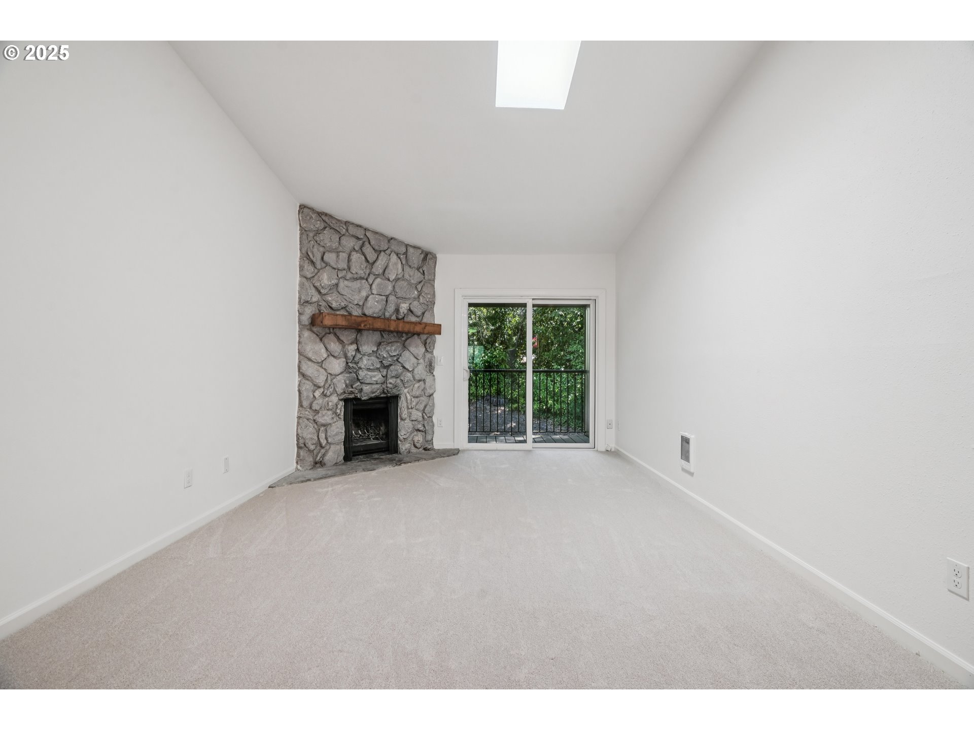 Photo #7: 641917932 Listing: Photo #7