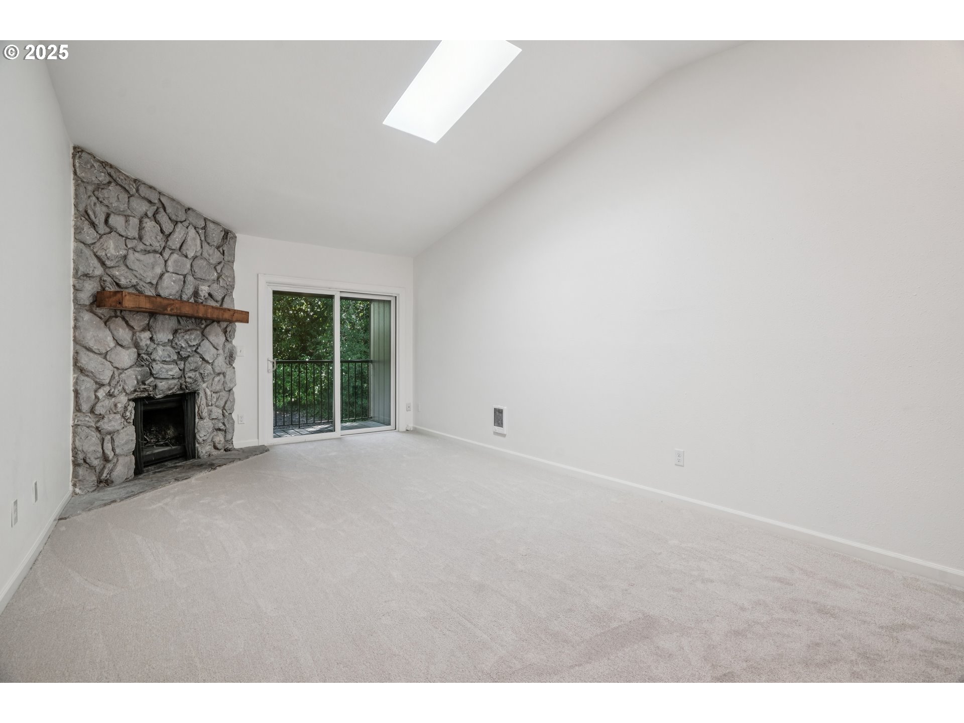 Photo #8: 641917932 Listing: Photo #8