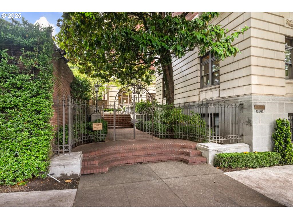 More Details about MLS # 641989780 : 2141 NW DAVIS ST 102