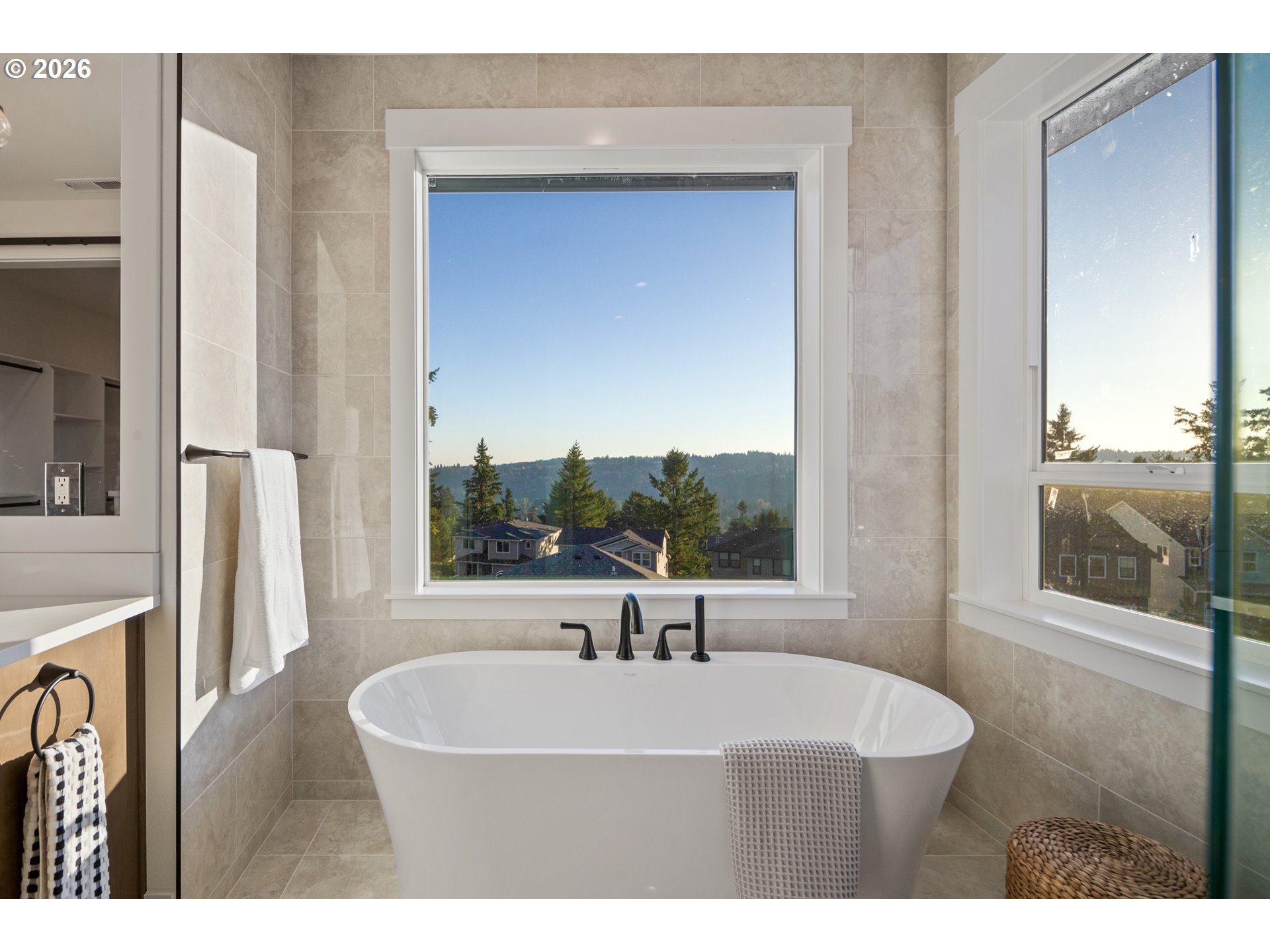 22872 WEATHERHILL RD, West Linn, OR, 97068