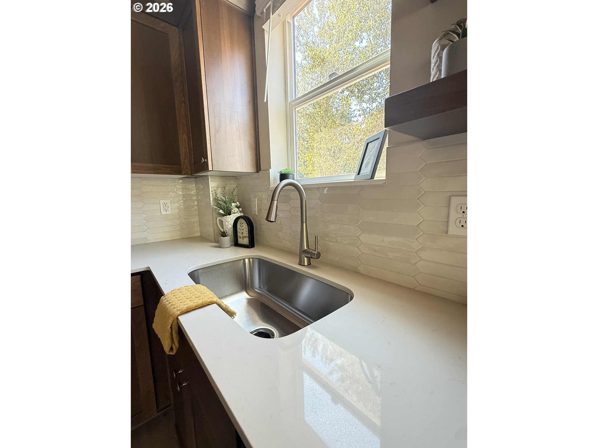 Photo #4: 645891347 Listing: Photo #4