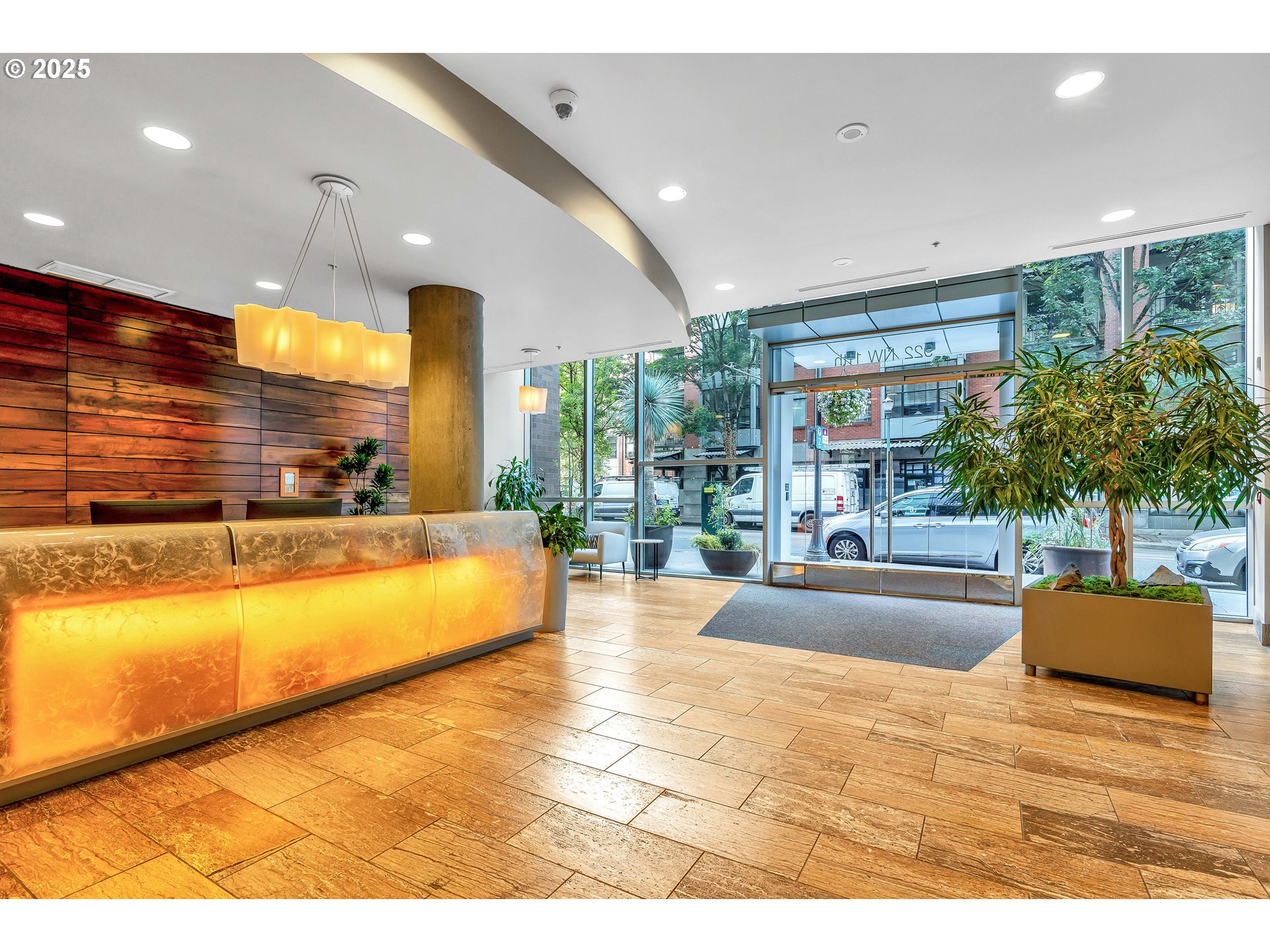 Photo #6: 647118193 Listing 