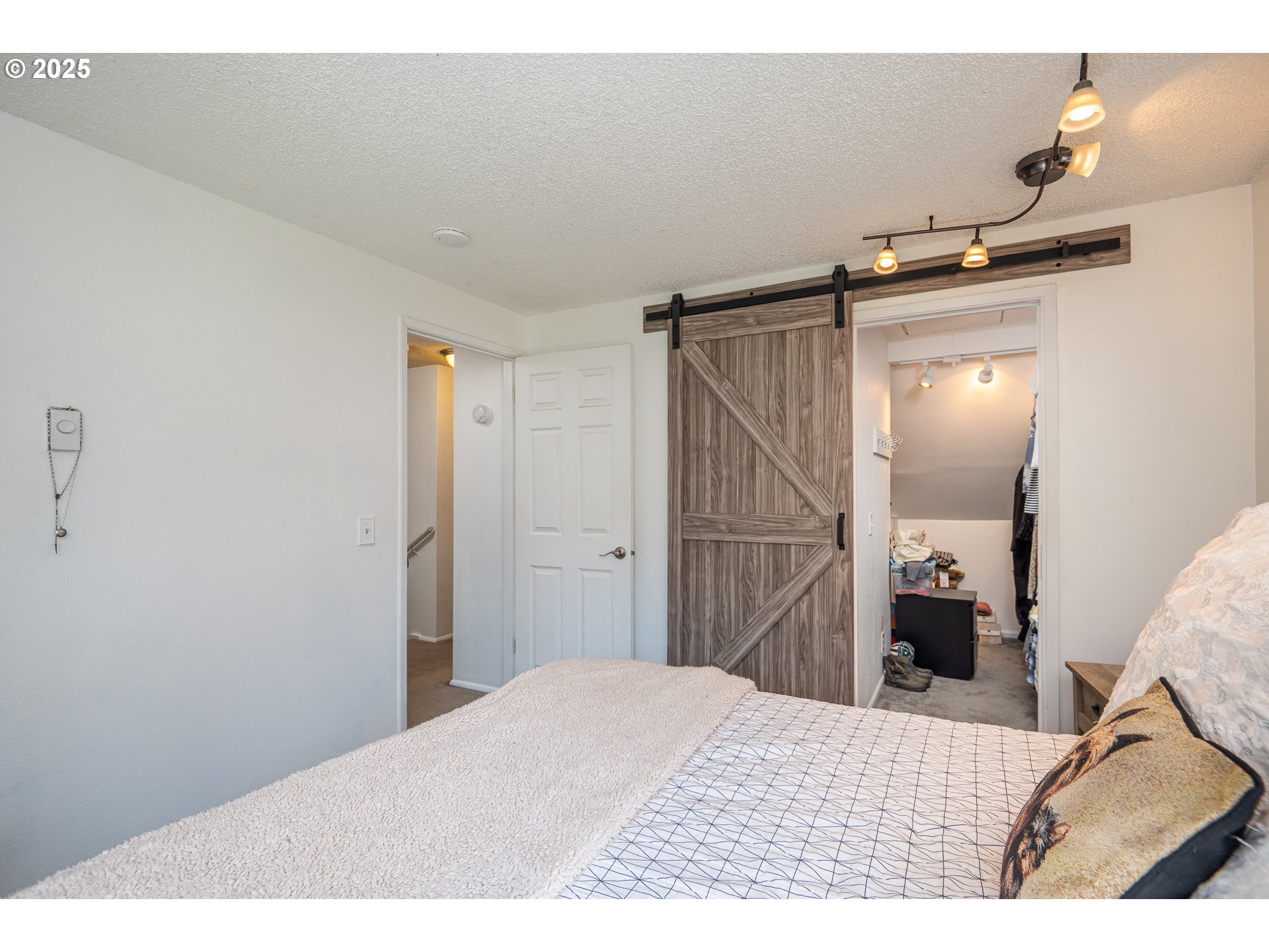 Photo #5: 647129223 Listing 