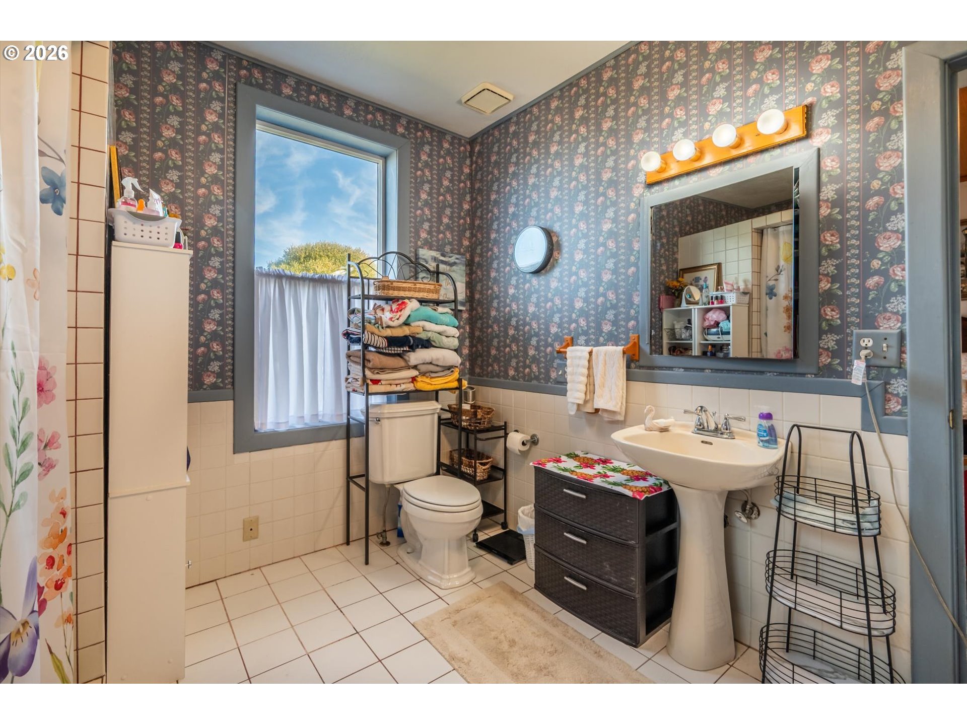 333 N EMPIRE BLVD, Coos Bay, OR 97420