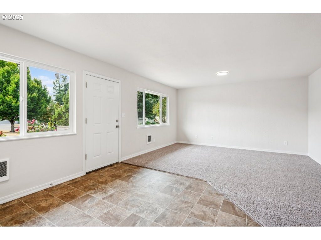 Photo #4: 648893201 Listing 