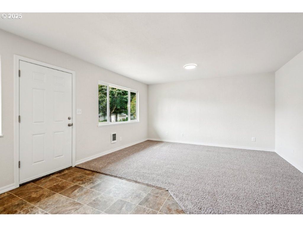 Photo #5: 648893201 Listing 