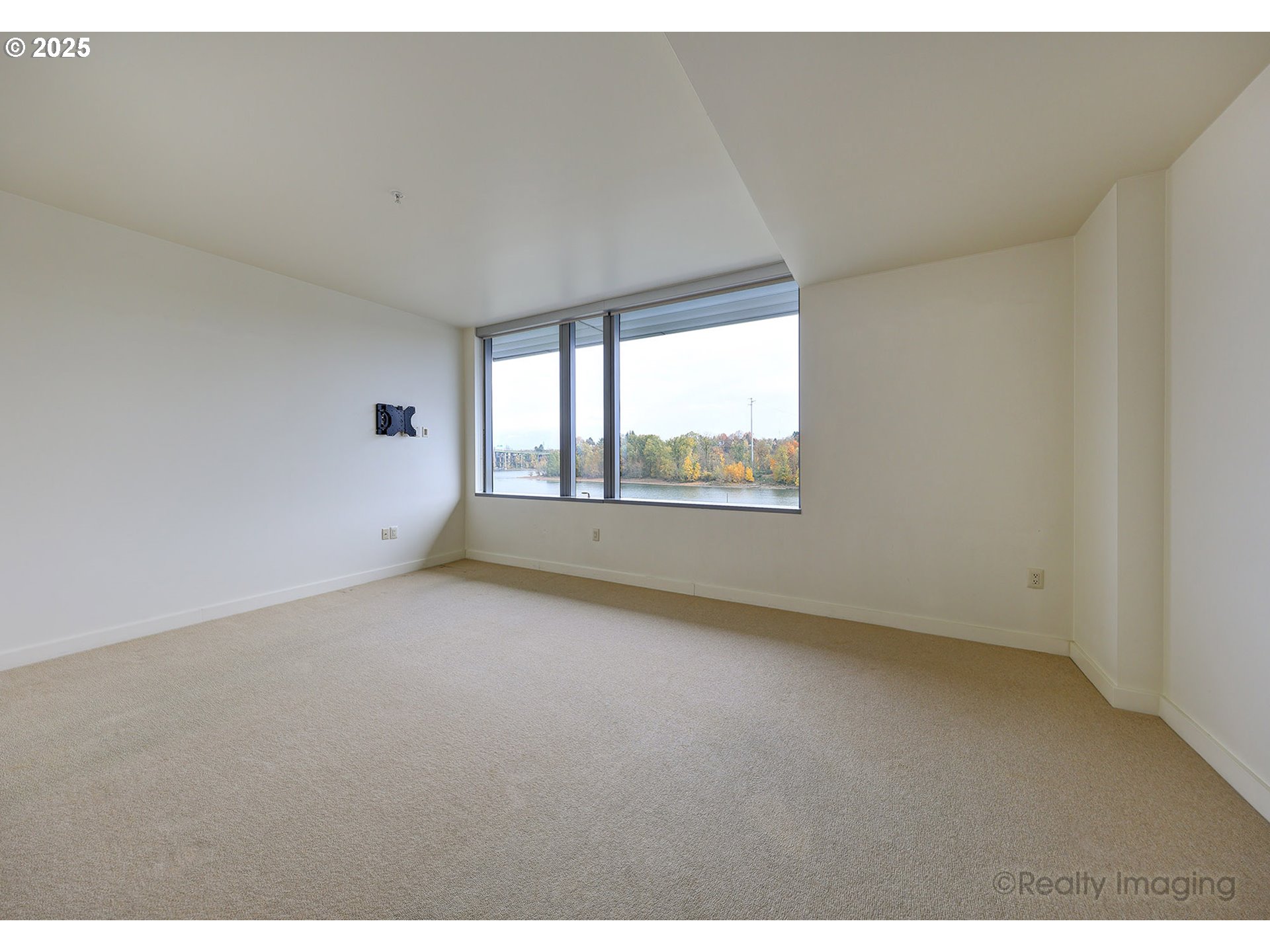 Photo #11: 649085343 Listing: Photo #11