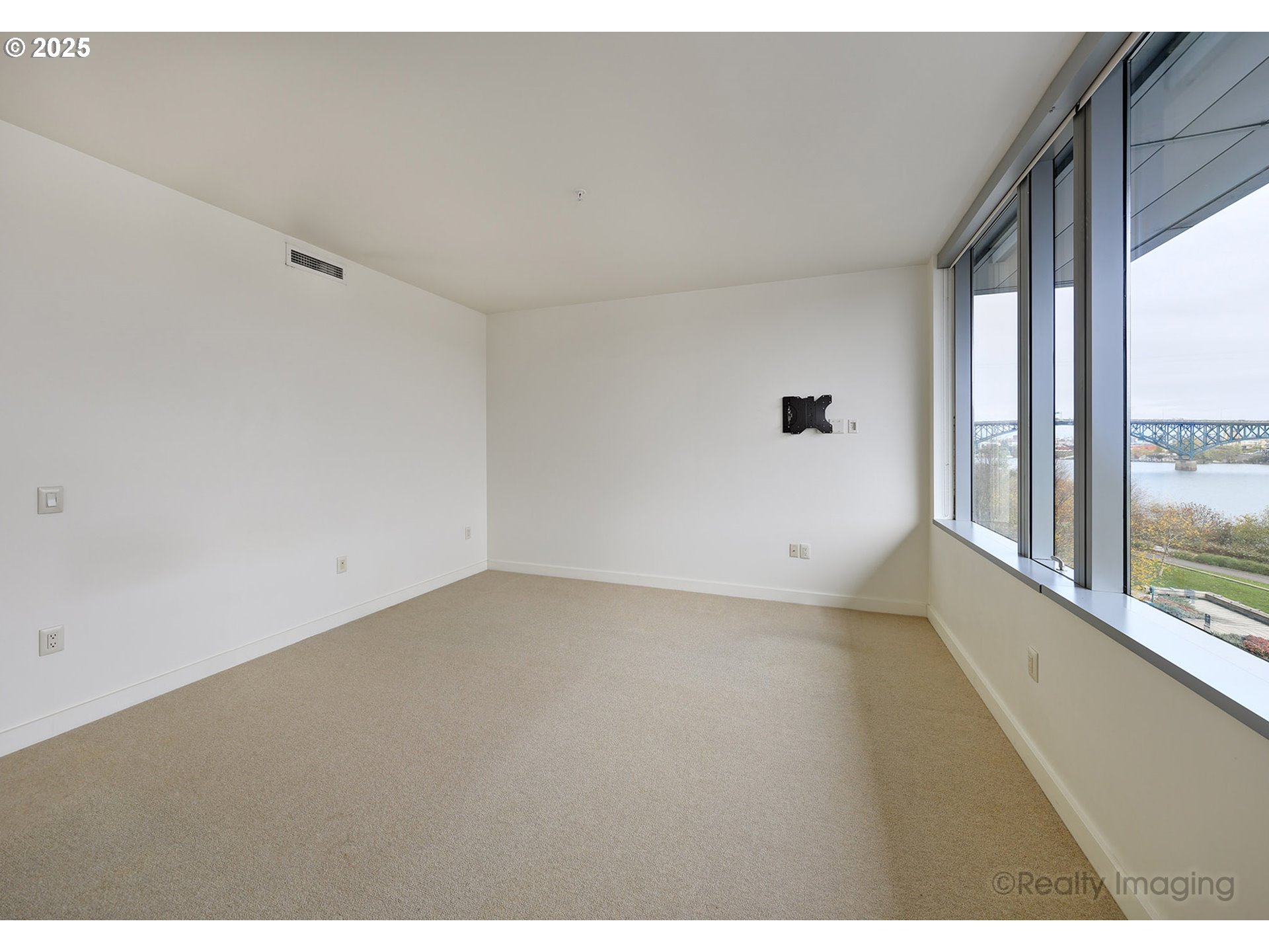 Photo #12: 649085343 Listing: Photo #12