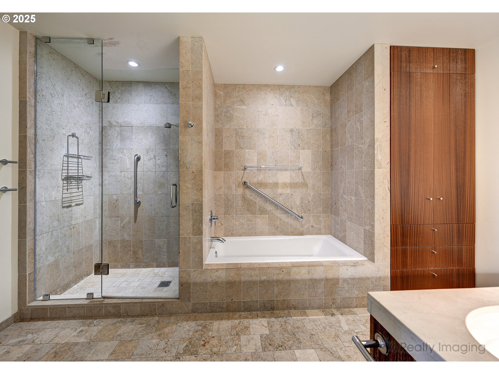 Photo #15: 649085343 Listing: Photo #15