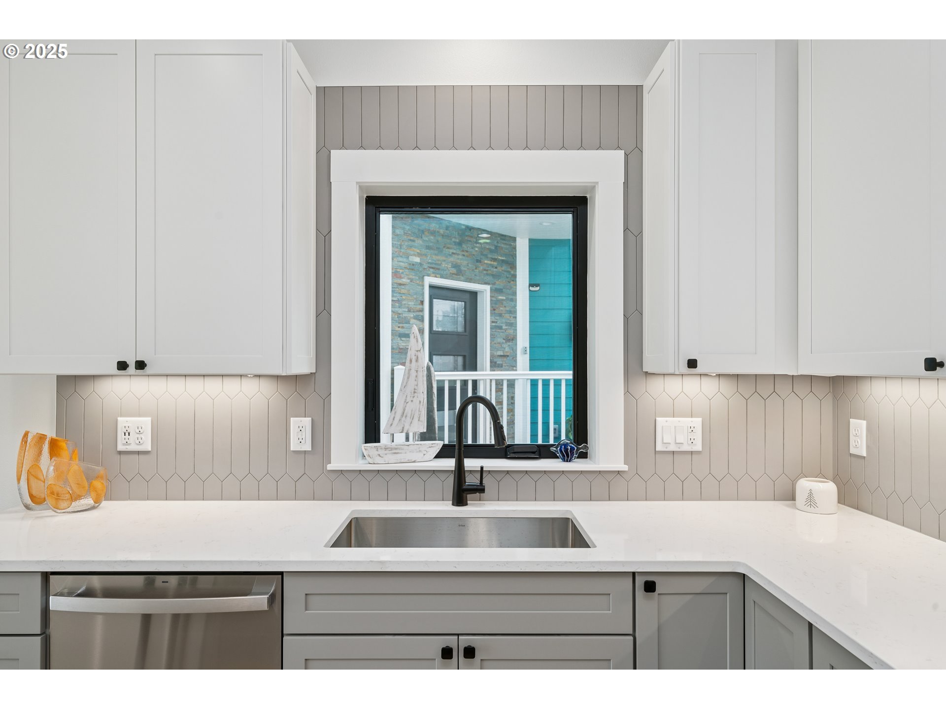 42 Washington ST, Rockaway Beach, OR, 97136