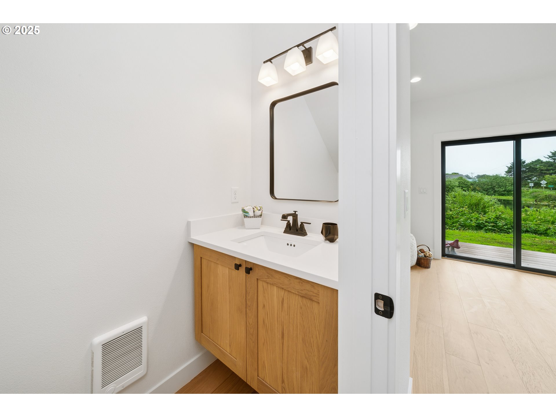 42 Washington ST, Rockaway Beach, OR, 97136