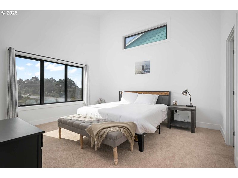 42 Washington ST, Rockaway Beach, OR, 97136