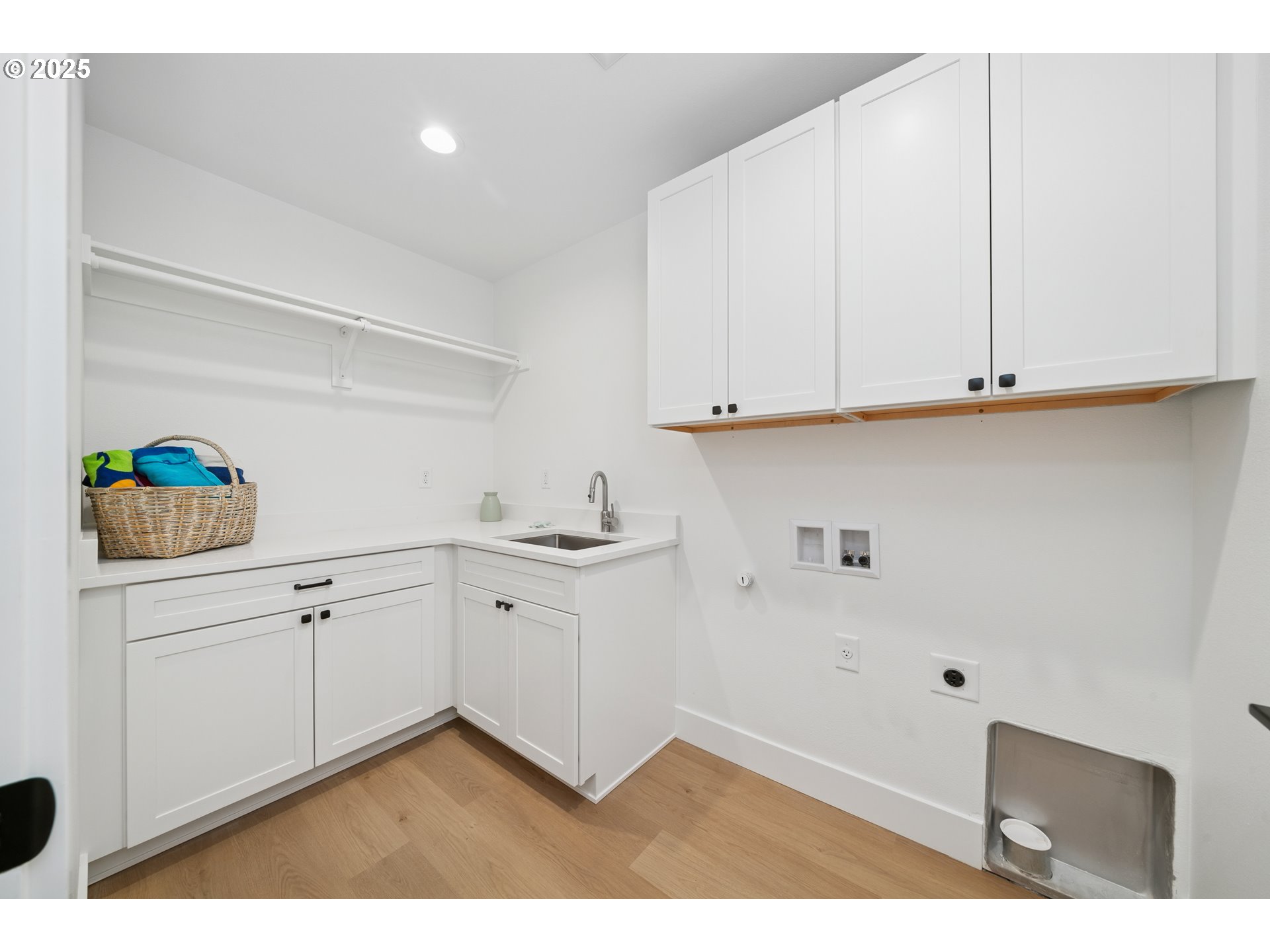 42 Washington ST, Rockaway Beach, OR, 97136