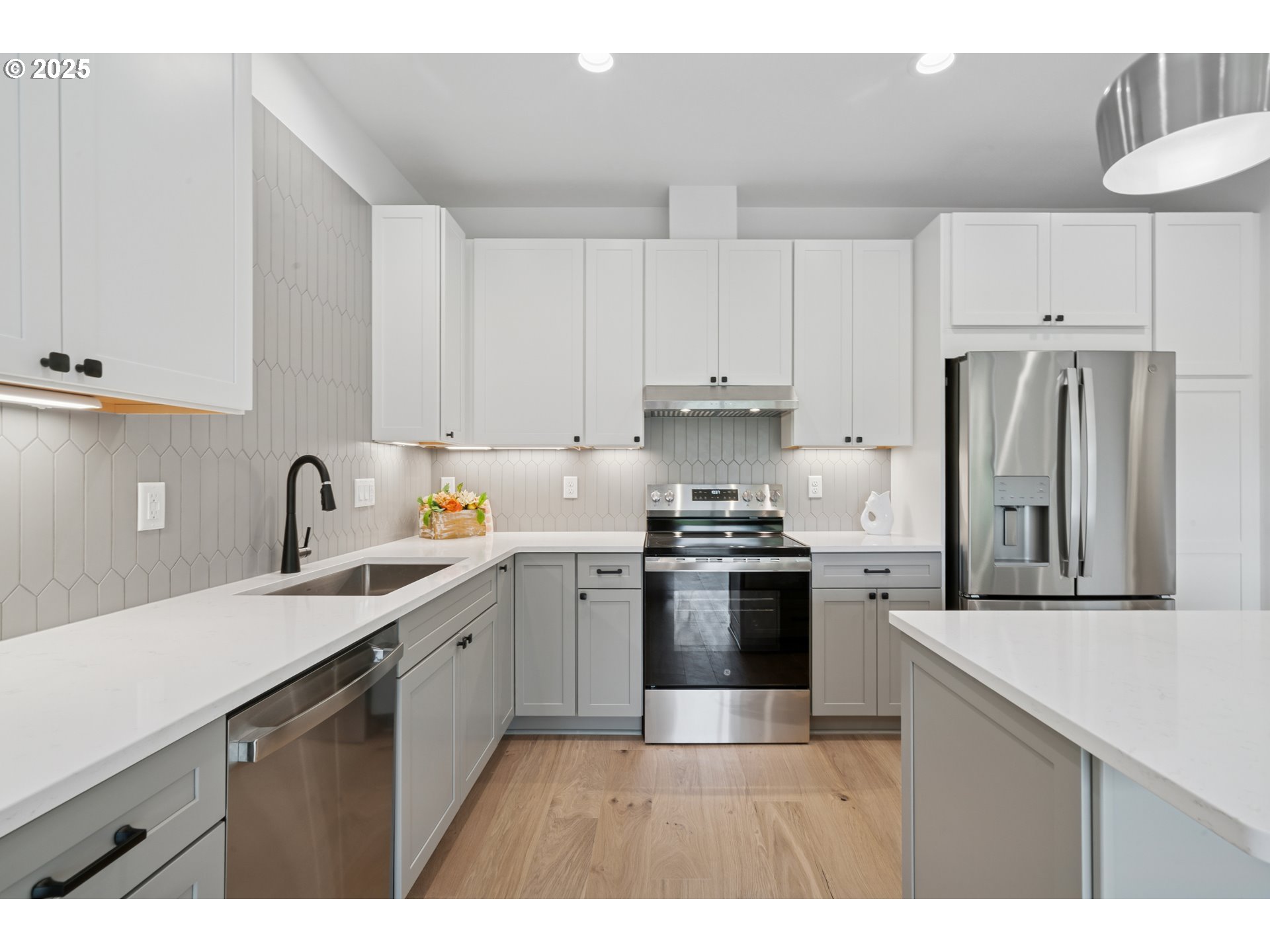 42 Washington ST, Rockaway Beach, OR, 97136