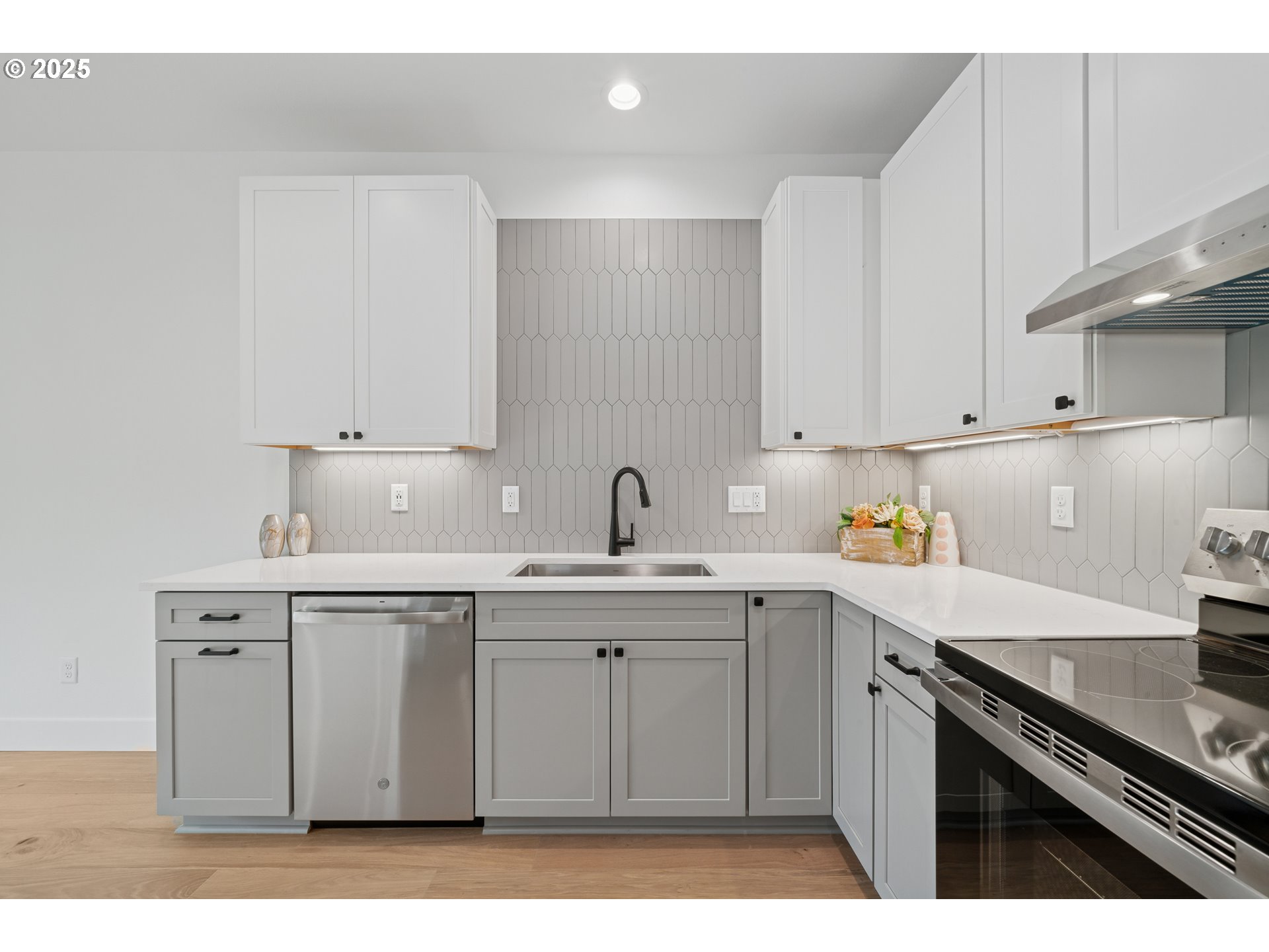 42 Washington ST, Rockaway Beach, OR, 97136