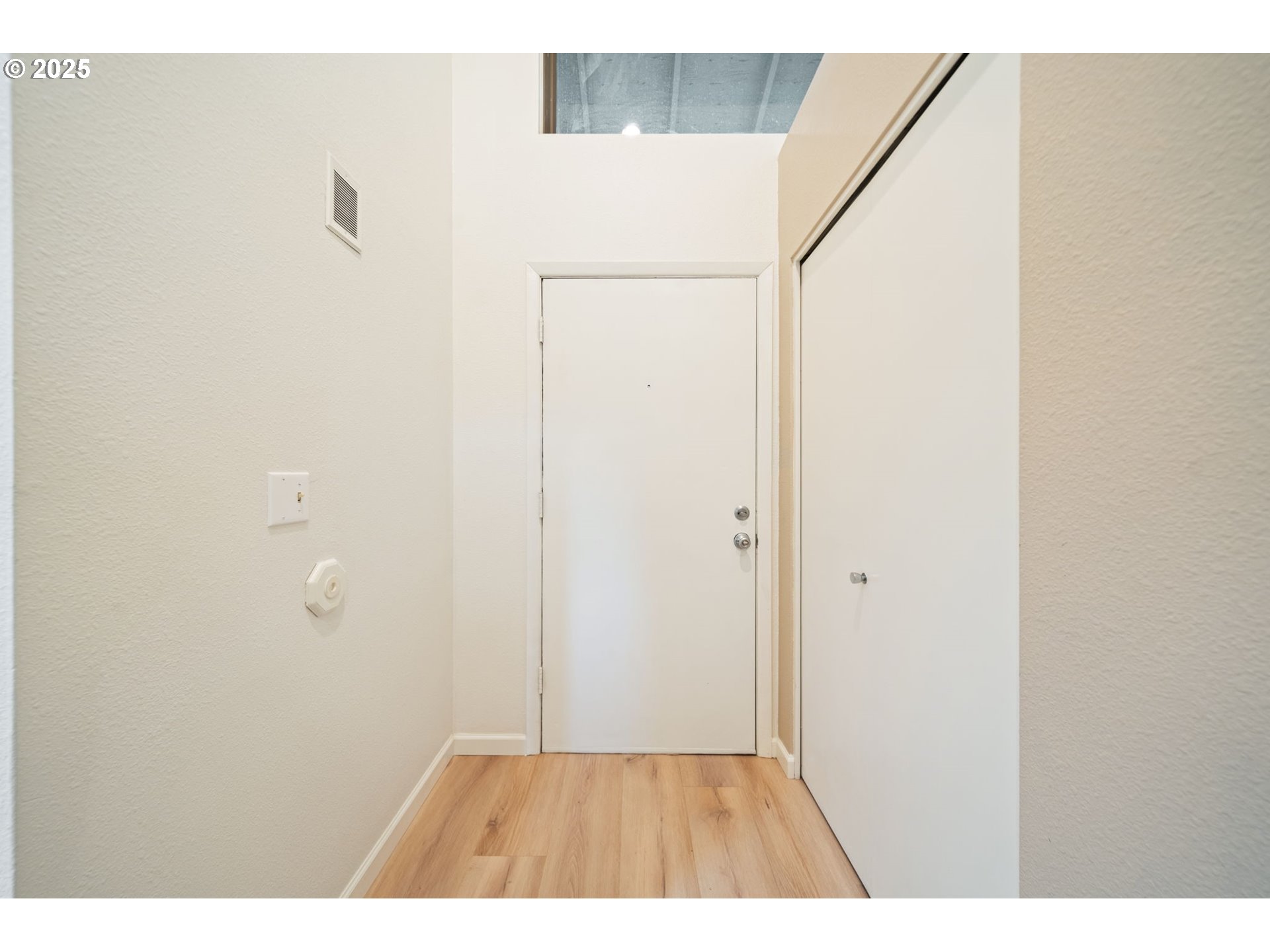 Photo #4: 649748585 Listing 