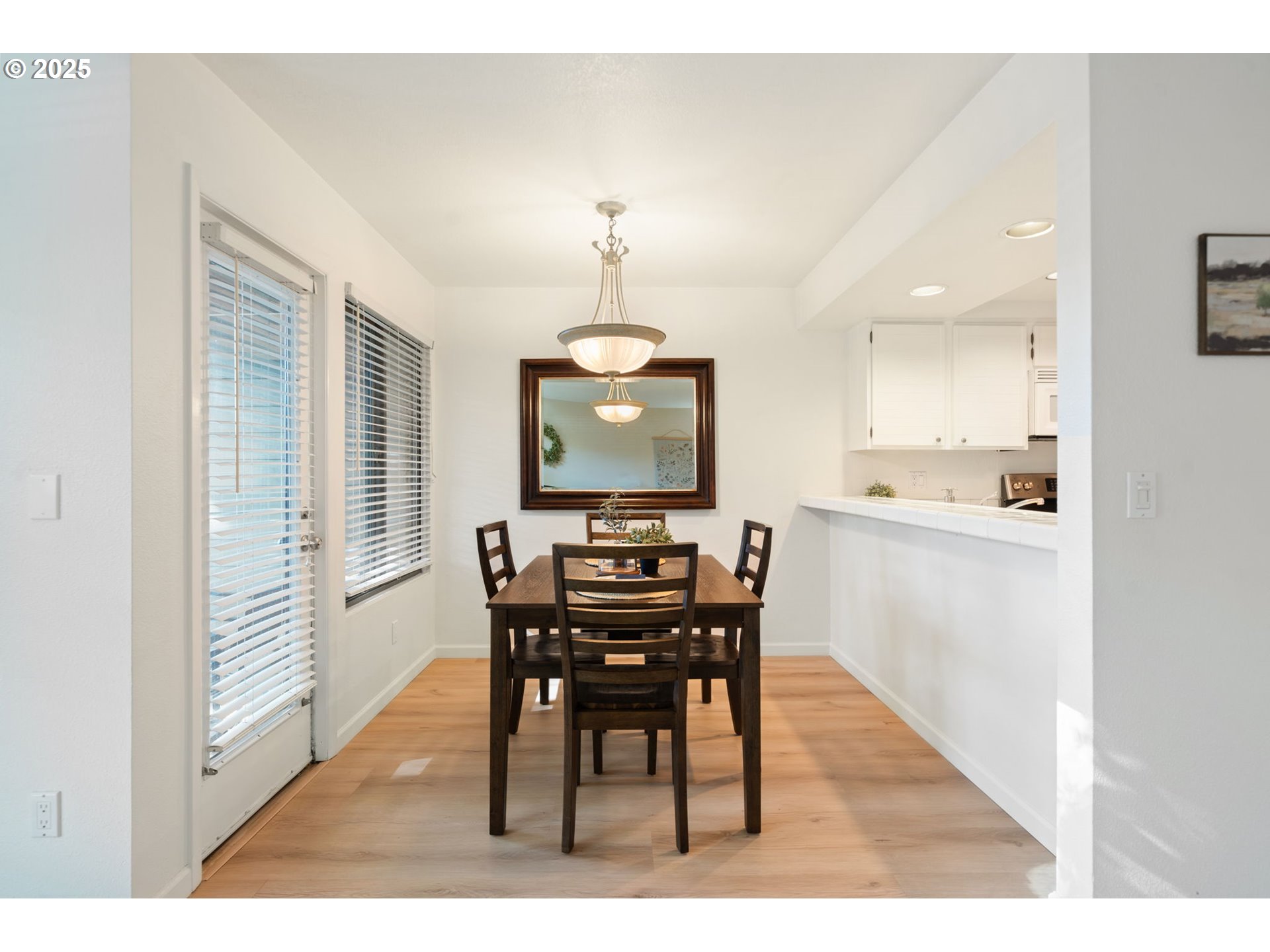 Photo #5: 649748585 Listing 
