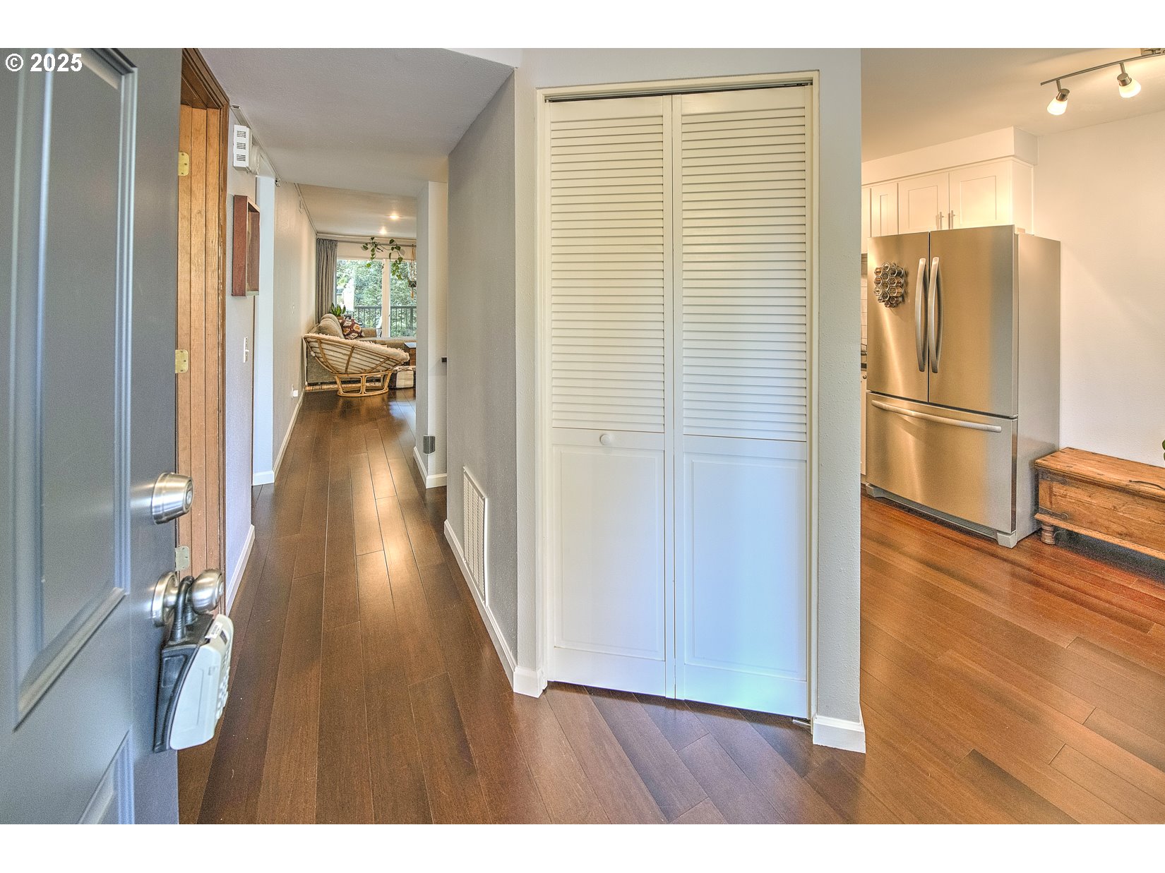 Photo #3: 650936704 Listing 