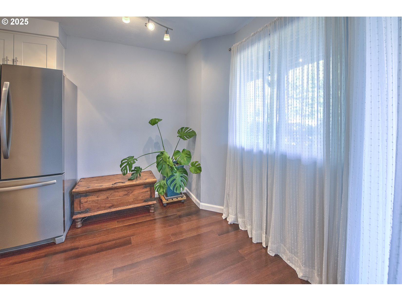Photo #4: 650936704 Listing 
