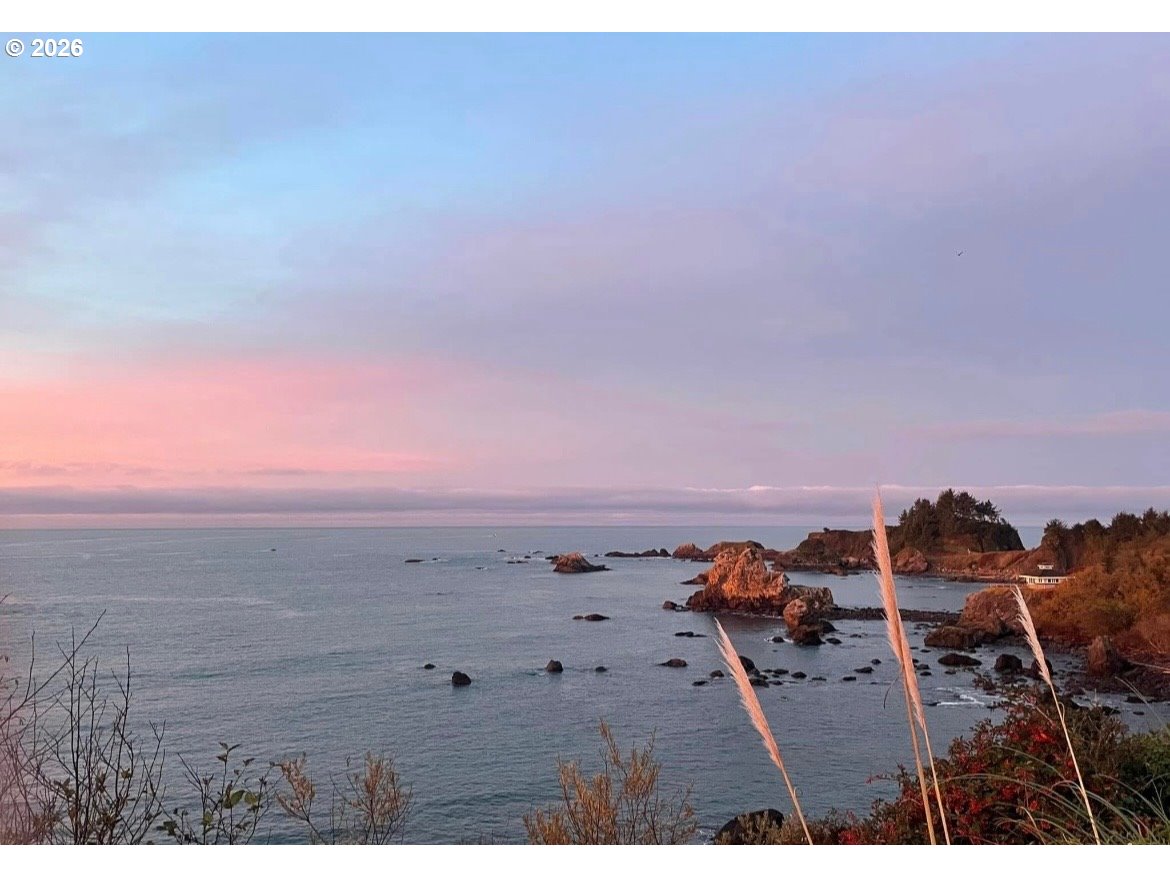 7205 EDGE CLIFF DR, Brookings, OR, 97415