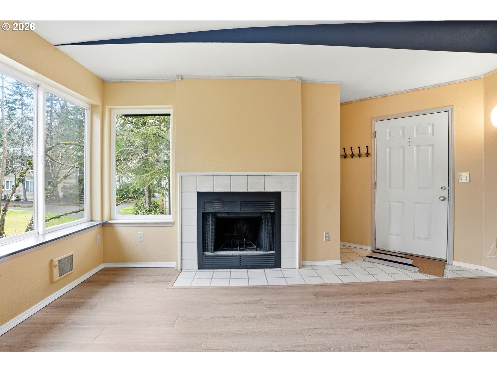 Photo #4: 652084484 Listing: Photo #4