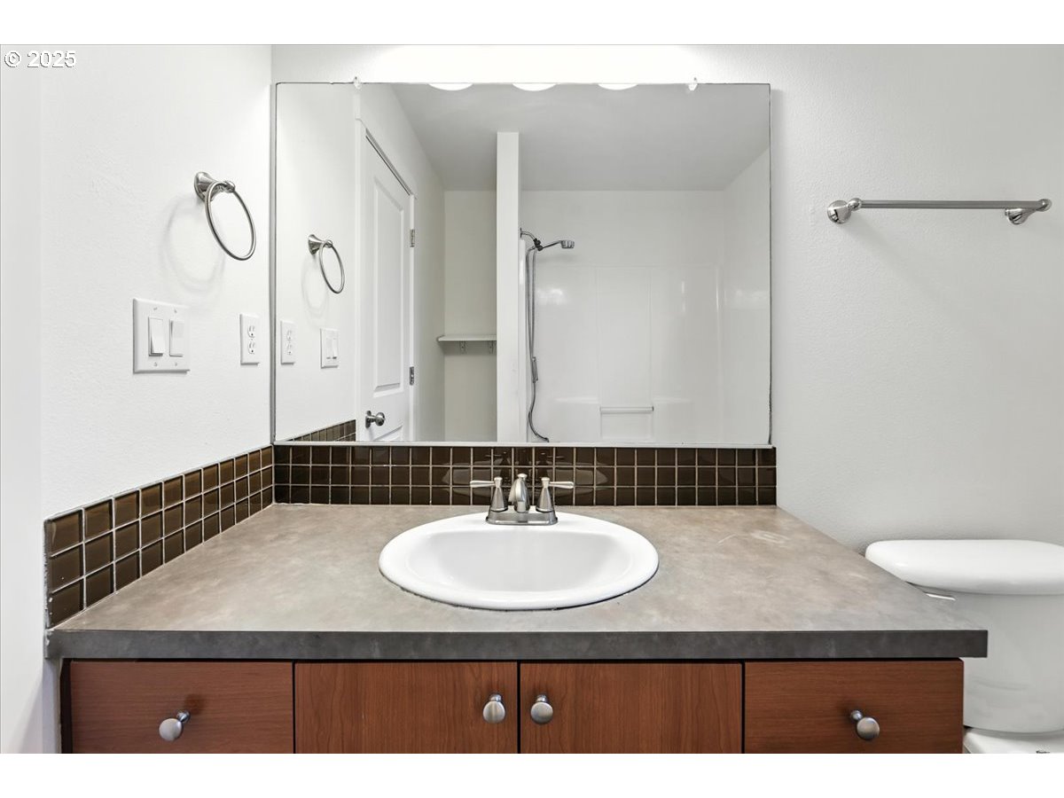 Photo #34: 652884480 Listing: Photo #34