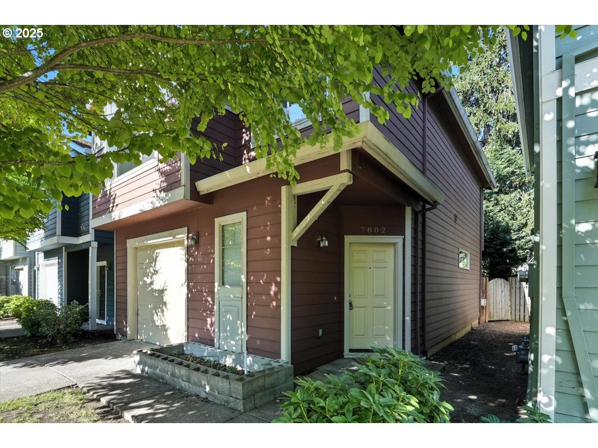 Photo #2: 652884480 Listing 