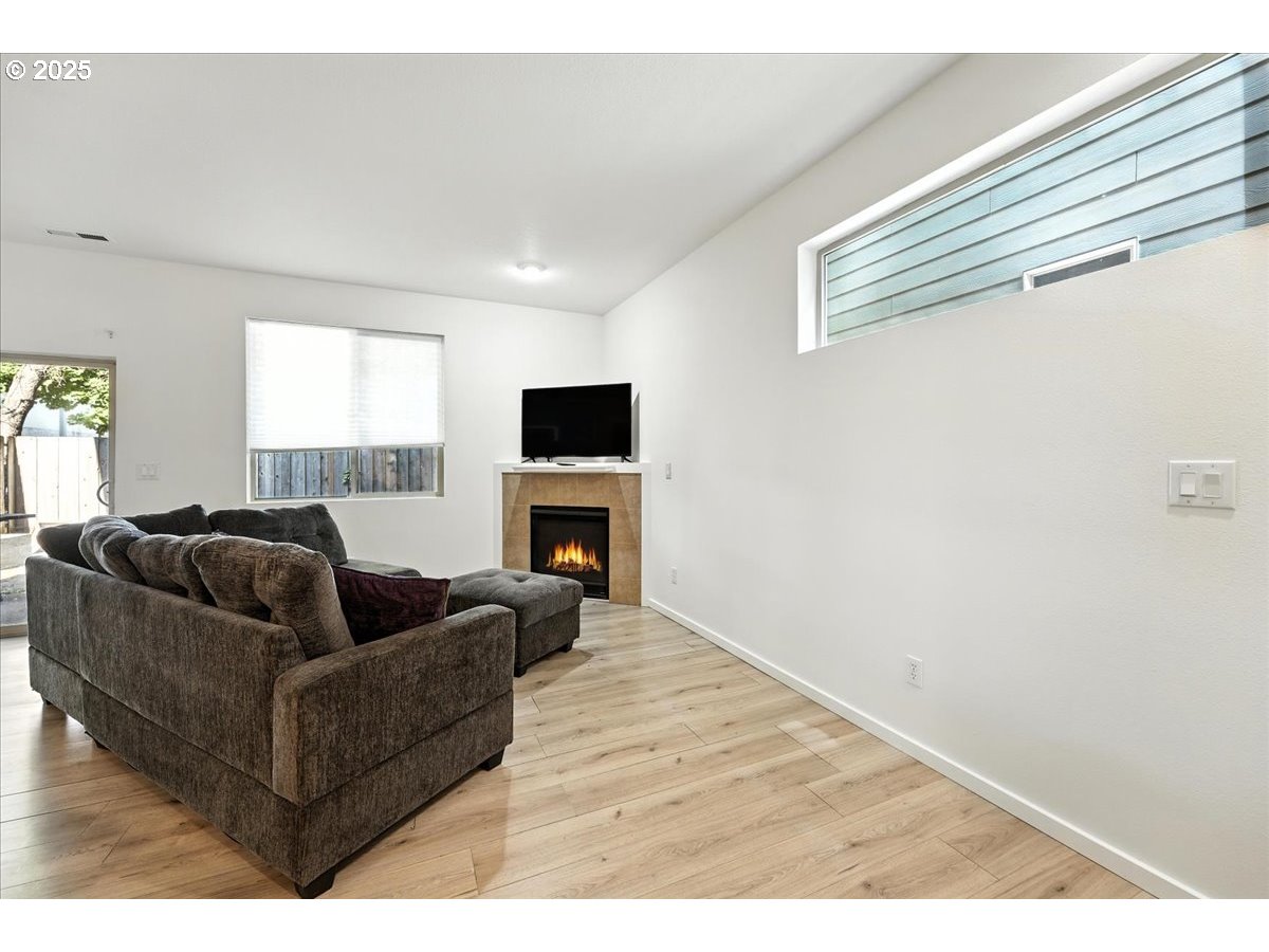 Photo #11: 652884480 Listing: Photo #11