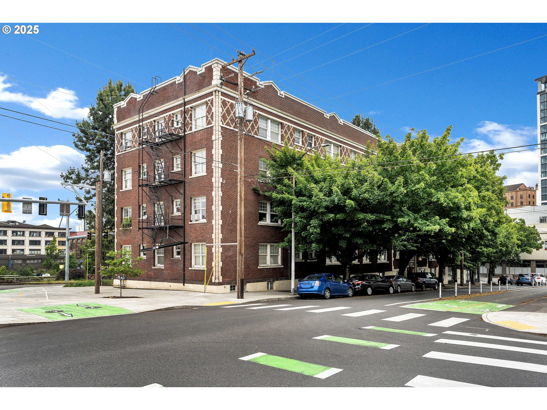 Photo #3: 653244802 Listing 