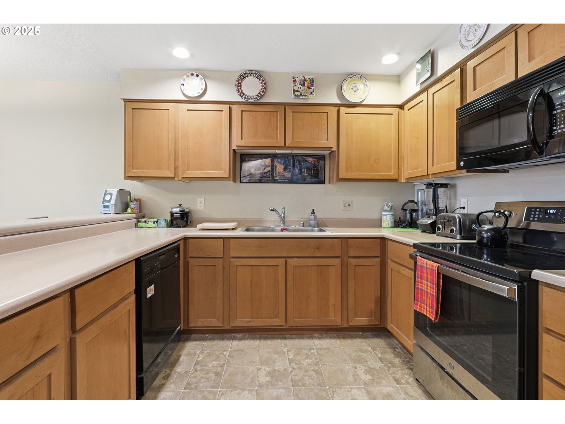 Photo #4: 653688076 Listing: Photo #4