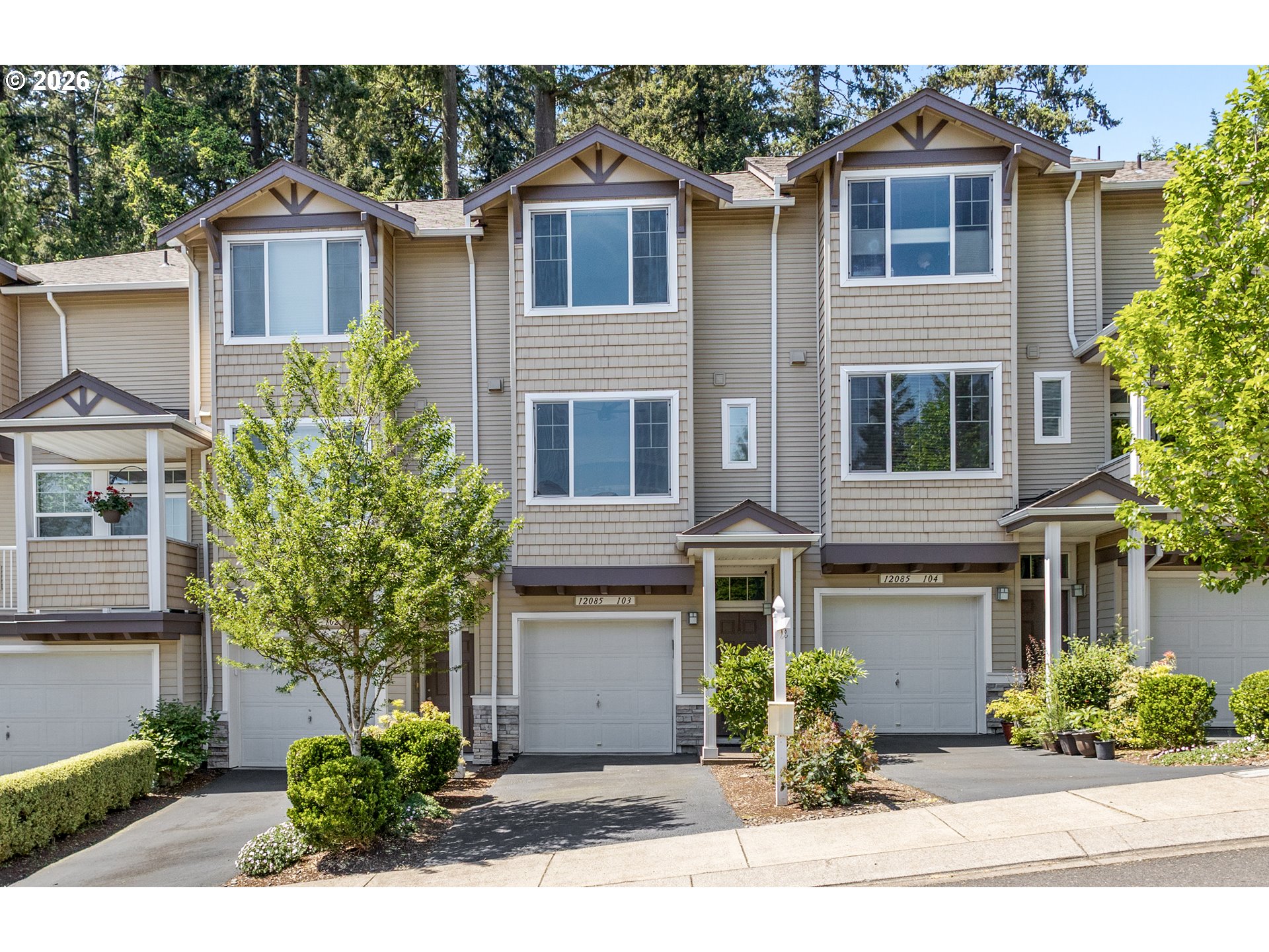 Photo #1: 654415674 Listing: Photo #1