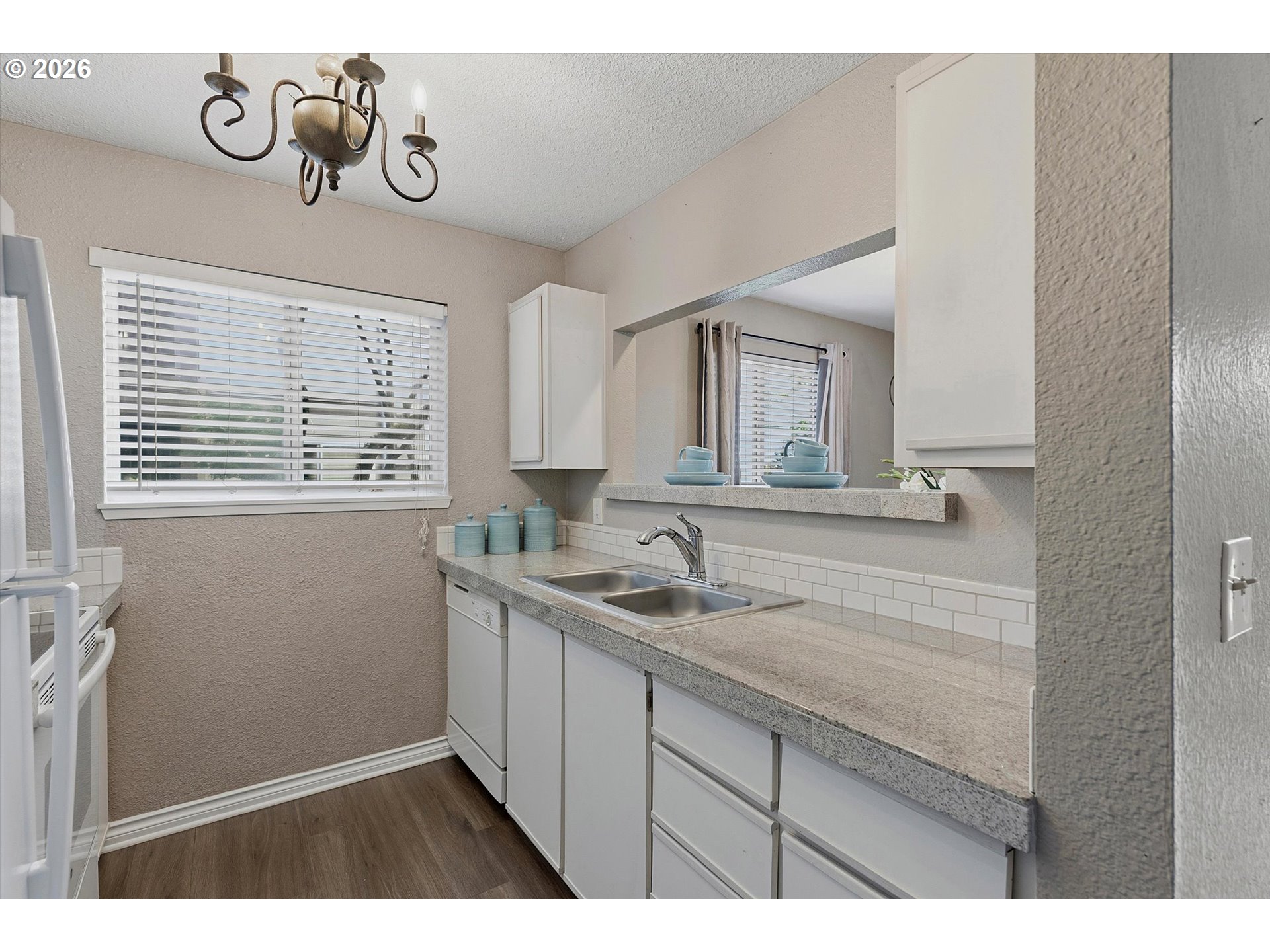 Photo #8: 658628635 Listing: Photo #8
