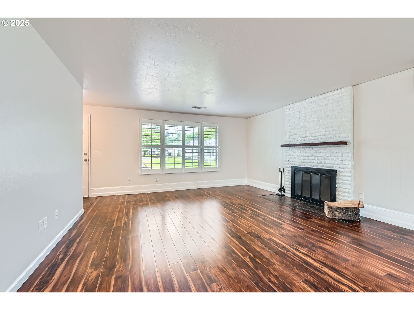 Photo #2: 660857642 Listing 