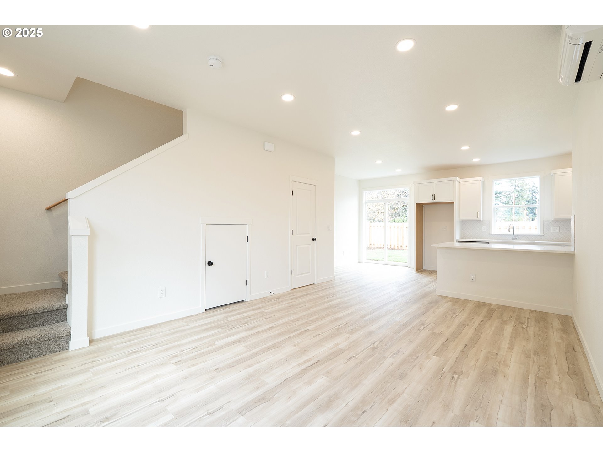 Photo #3: 663385023 Listing: Photo #3