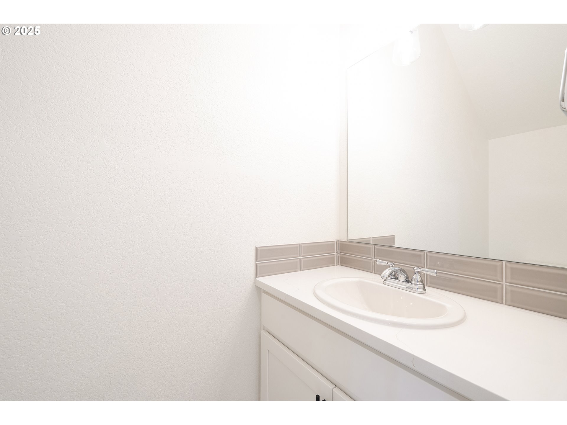 Photo #8: 663385023 Listing: Photo #8