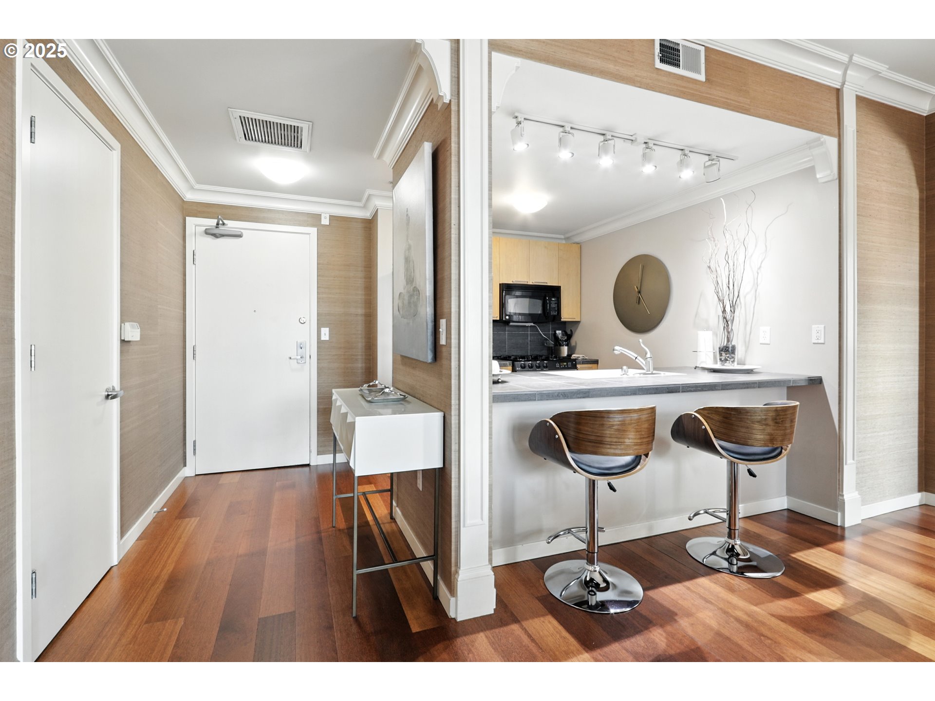 Photo #1: 664173665 Listing: Photo #1
