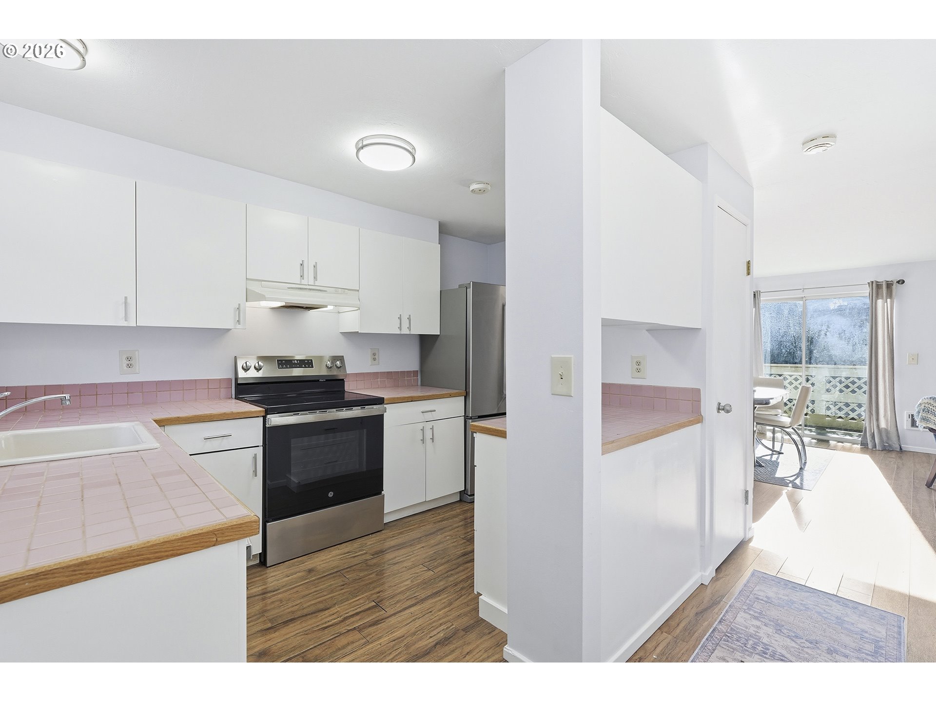 Photo #4: 665170614 Listing: Photo #4