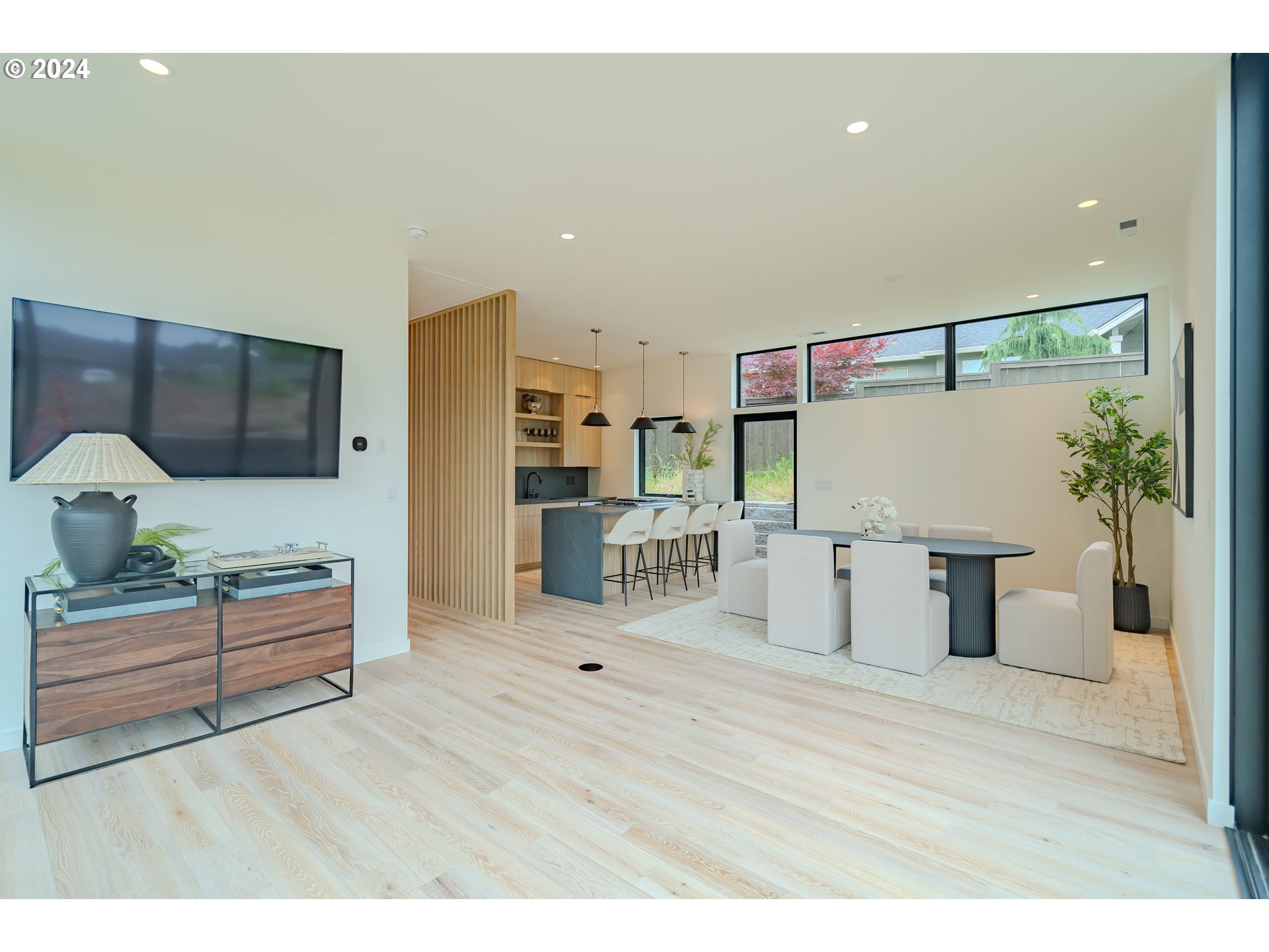 Photo #4: 667374870 Listing: Photo #4