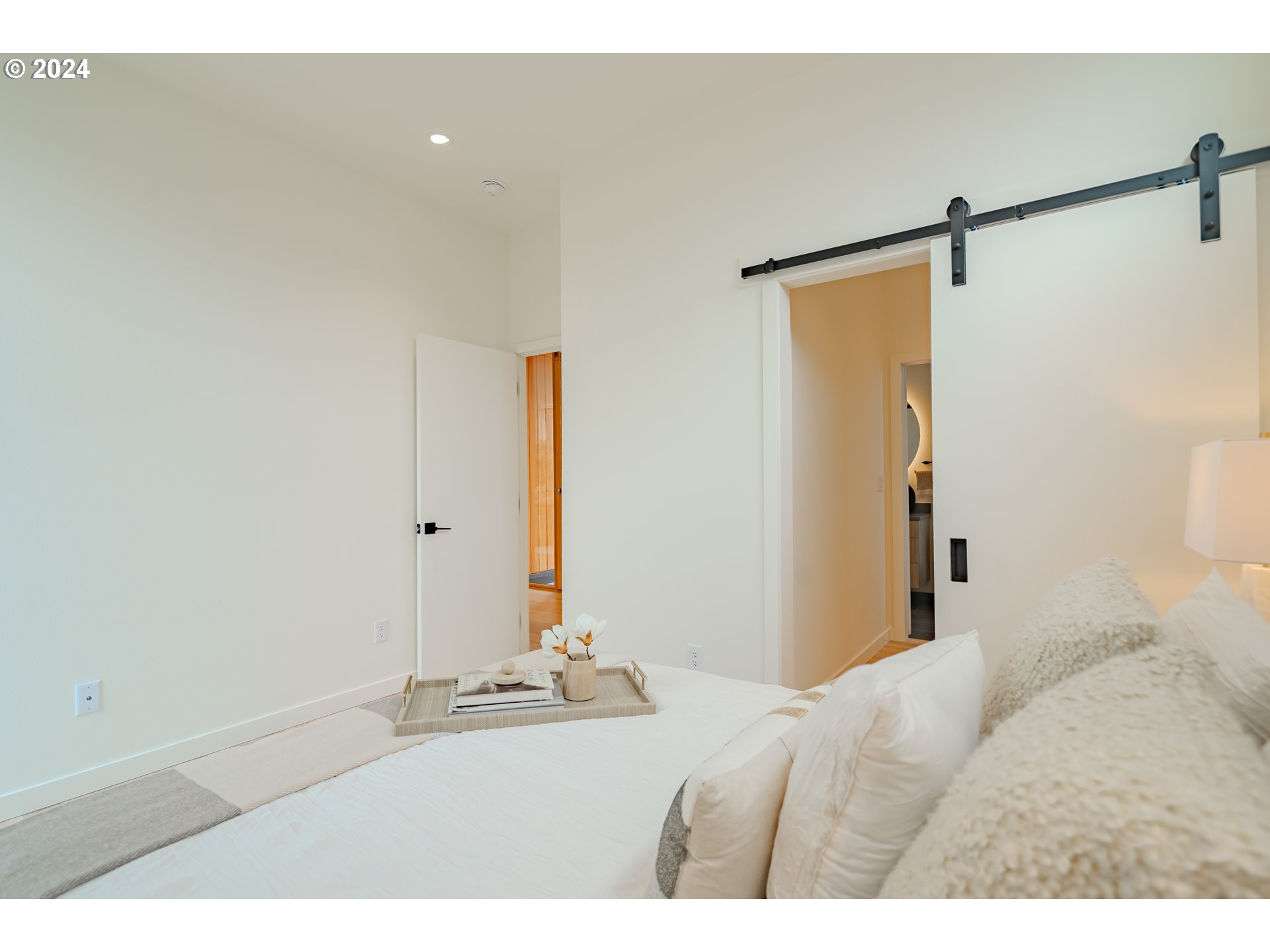 Photo #9: 667374870 Listing: Photo #9